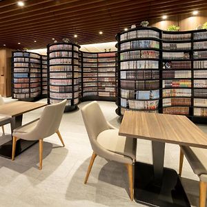 The Hedistar Hotel Kyoto Nijo Comic & Books